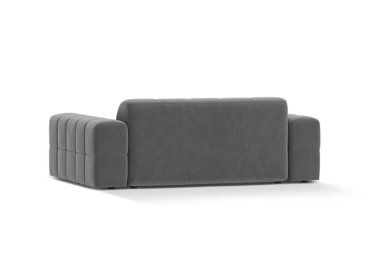 Beiges 2er Sofa Jennifer von Micadoni mit Chenille-Bezug, schwarzen Kunststoffbeinen und gepolsterter Rückenlehne auf hellem Hintergrund fotografiert.