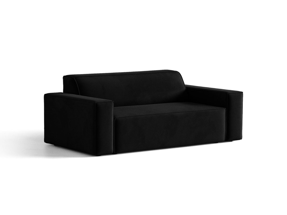 Zweisitzer-Sofa Jodie von Micadoni mit beigem Samtbezug, schwarzen Kunststoffbeinen und gepolsterter Rückenlehne, Frontalansicht.