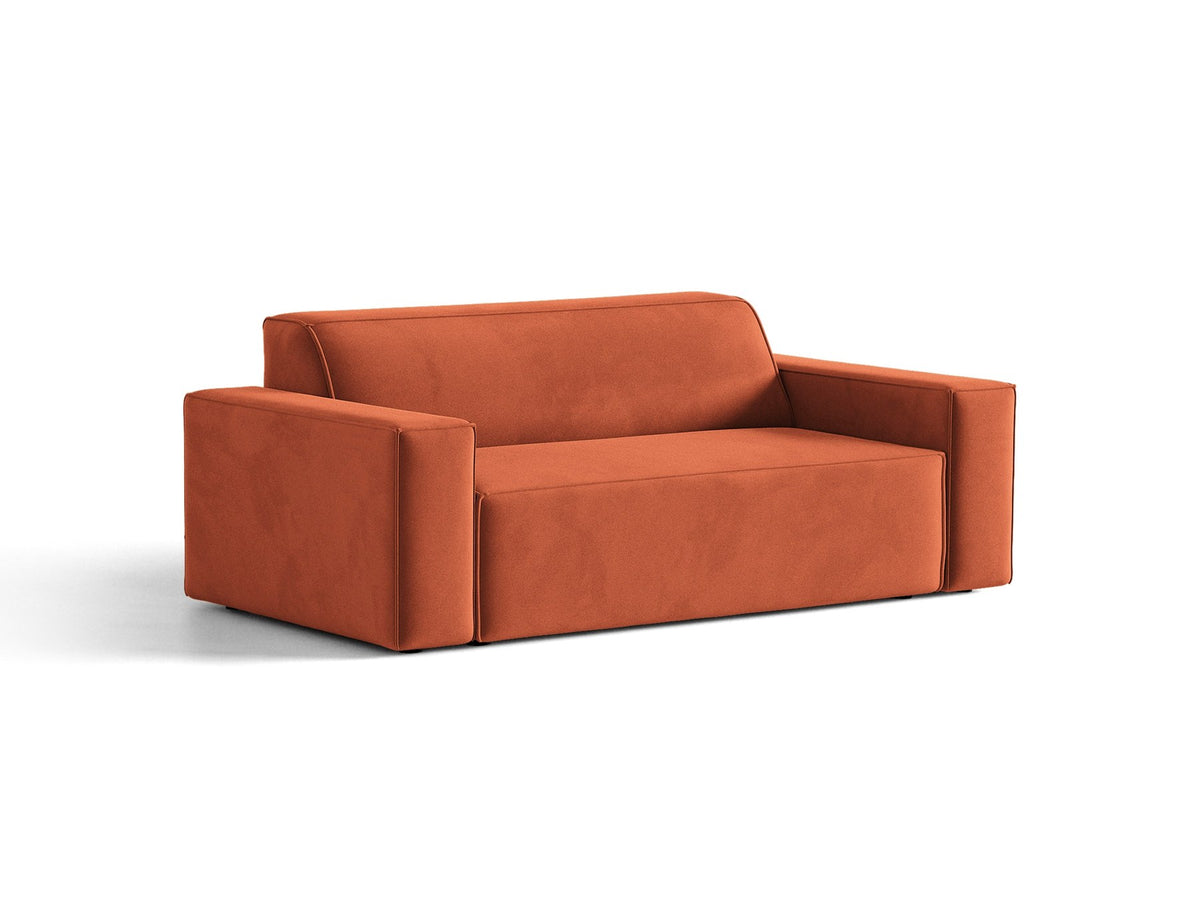 Zweisitzer-Sofa Jodie von Micadoni mit beigem Samtbezug, schwarzen Kunststoffbeinen und gepolsterter Rückenlehne, Frontalansicht.