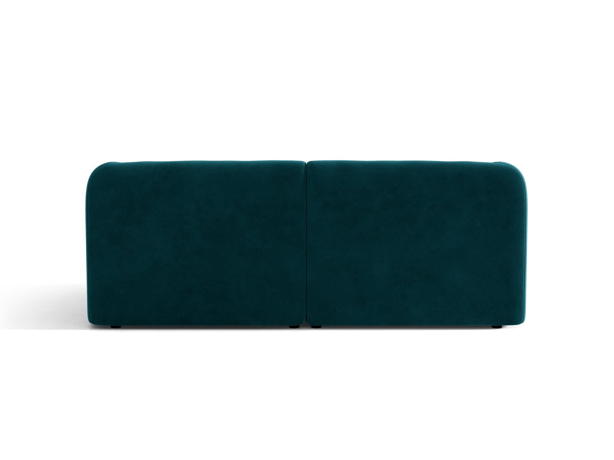 Dunkelbeiges 2er Sofa Miley von Micadoni mit Bluvel-Stoffbezug, schwarzen Kunststoffbeinen und flacher Rückenlehne, freigestellt fotografiert.