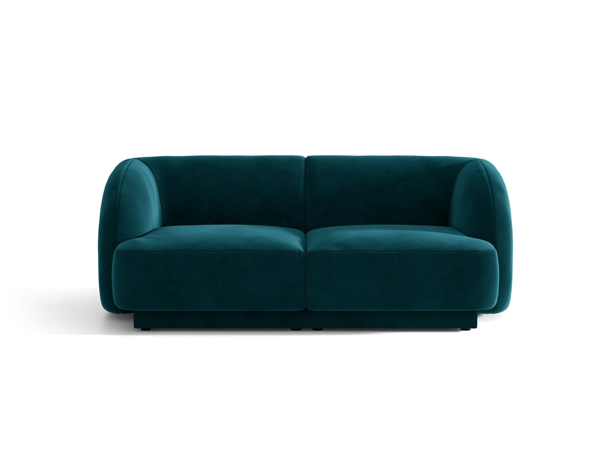 Dunkelbeiges 2er Sofa Miley von Micadoni mit Bluvel-Stoffbezug, schwarzen Kunststoffbeinen und flacher Rückenlehne, freigestellt fotografiert.