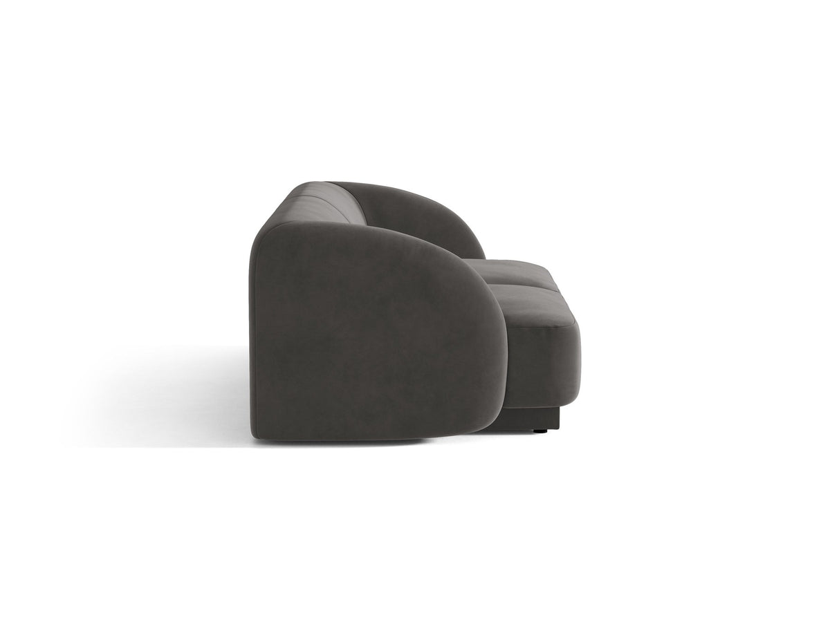Dunkelbeiges 2er Sofa Miley von Micadoni mit Bluvel-Stoffbezug, schwarzen Kunststoffbeinen und flacher Rückenlehne, freigestellt fotografiert.