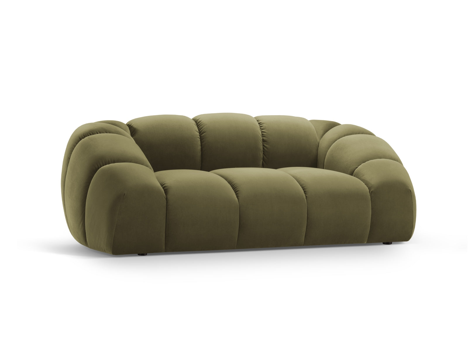 Elegantes Diana Velour Sofa für zwei Personen in einem stilvollen Grünton, ideal für moderne Wohnräume und gemütliche Abende.