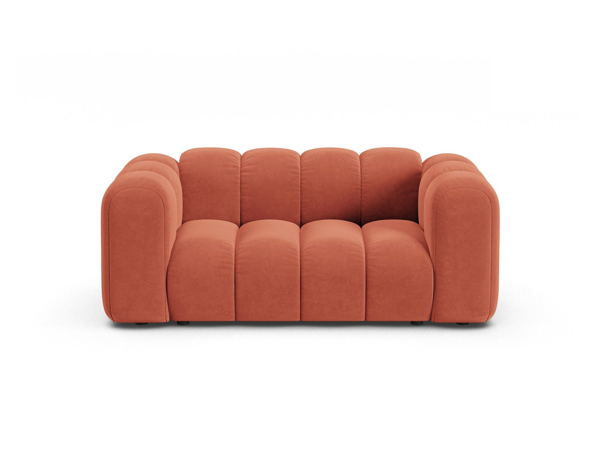 Produktfoto des Lupine Modularen 2er Sofas von Micadoni in leichtem Beige mit Venus-Samtstoff und schwarzen Kunststoffbeinen.