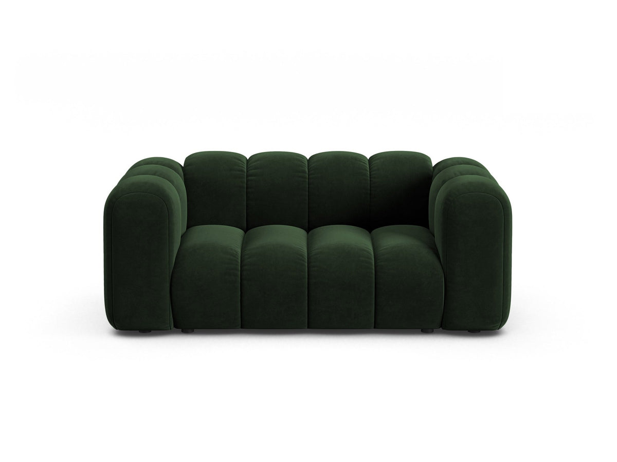 Produktfoto des Lupine Modularen 2er Sofas von Micadoni in leichtem Beige mit Venus-Samtstoff und schwarzen Kunststoffbeinen.