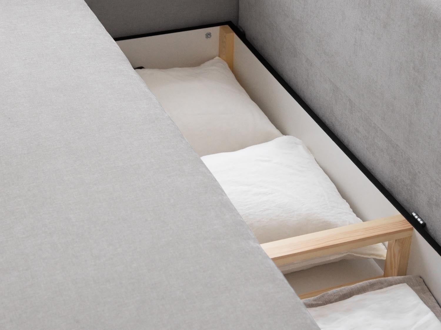 Erleben Sie das Elen Sofa V2 von Micadoni: stilvolles 3-Sitzer Sofa mit cleverer Schlaffunktion und grosszügigem Stauraum – ideal für jedes Wohnzimmer!