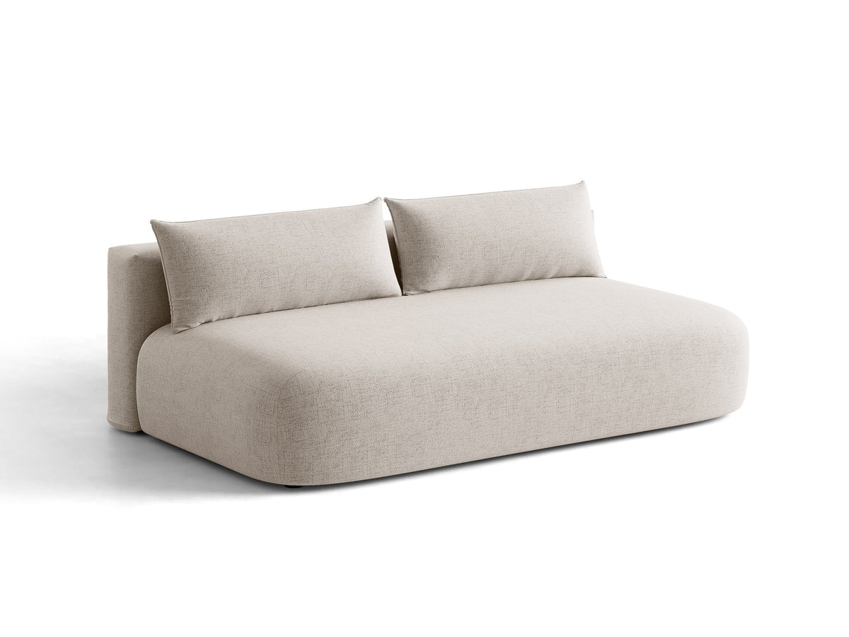 Beiges 3er Sofa Hena von Micadoni mit Chenille-Stoff, abgerundeter Form ohne Armlehnen, Kunststoffbeinen und sichtbarem Bettkasten.