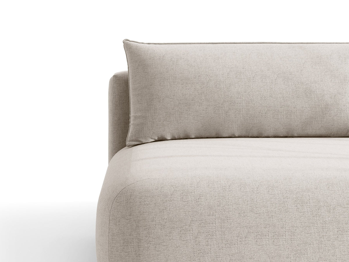 Beiges 3er Sofa Hena von Micadoni mit Chenille-Stoff, abgerundeter Form ohne Armlehnen, Kunststoffbeinen und sichtbarem Bettkasten.