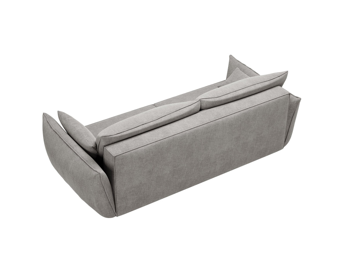 3-Sitzer Sofa Kaelle von Micadoni in leichtem Beige mit Chenille-Bezug, Bettkasten und schwarzen Kunststoffbeinen, Frontalansicht.