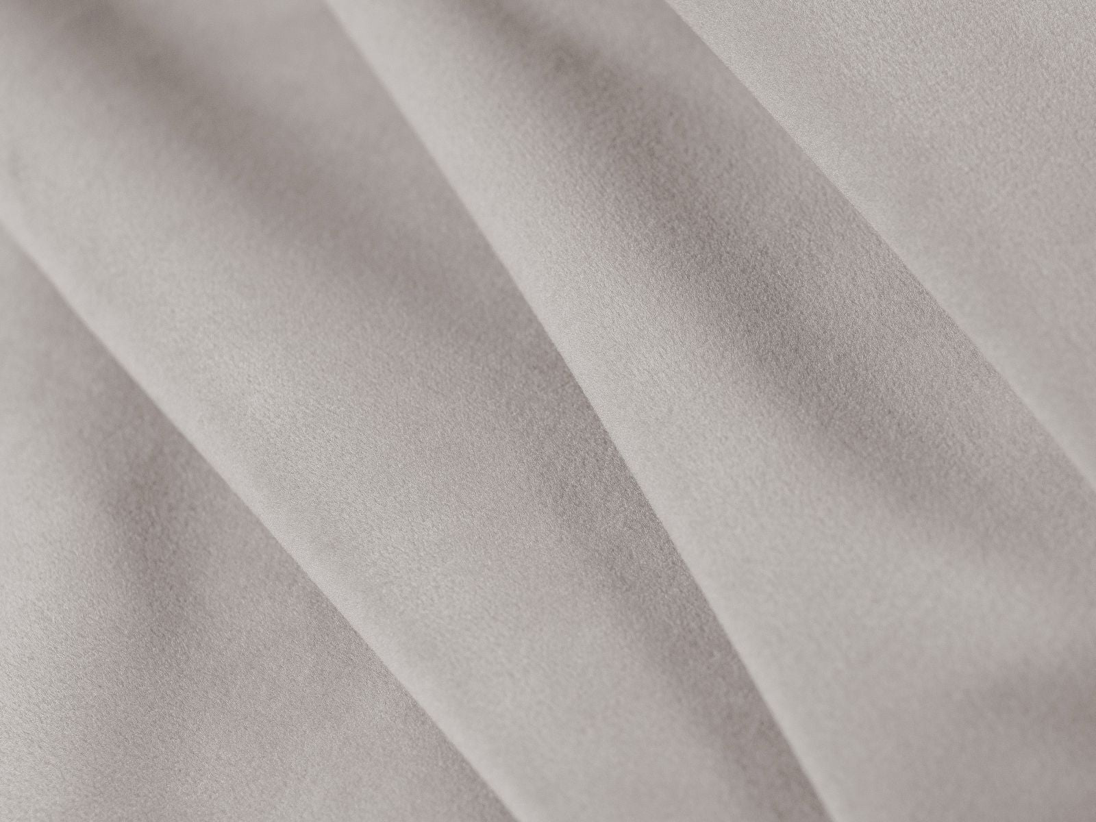 Stylisches 3-Sitzer Bettsofa Dormi von Micadoni, perfekt für Gästeübernachtungen und platzsparende Wohnlösungen.