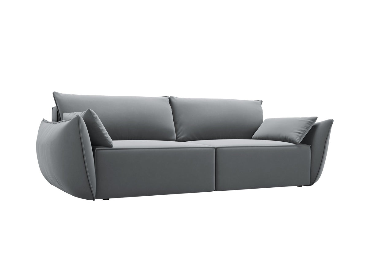 3-Sitzer Sofa Kaelle von Micadoni in leichtem Beige mit Chenille-Bezug, Bettkasten und schwarzen Kunststoffbeinen, Frontalansicht.