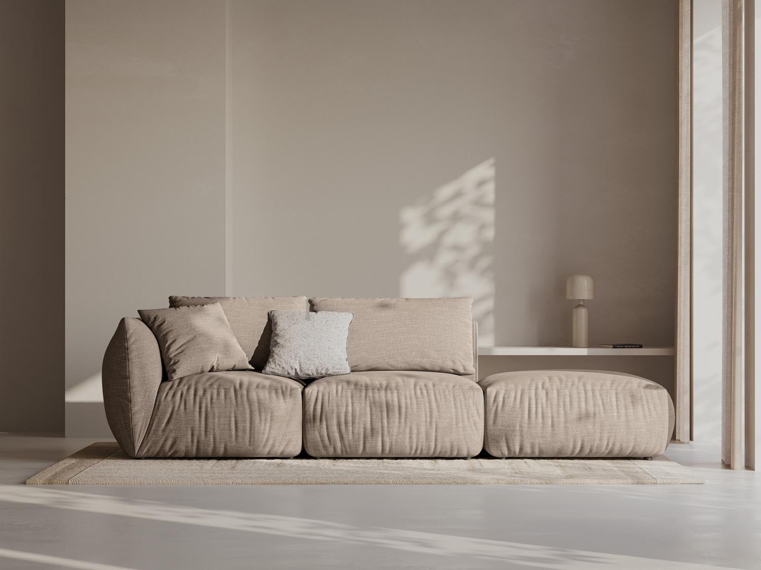 Elegantes Chris Modular Sofa in Sandfarbe, 3-Sitzer, rechtsseitig, ideal für stilvolle Wohnräume, erhältlich bei KAQTU Design AG.