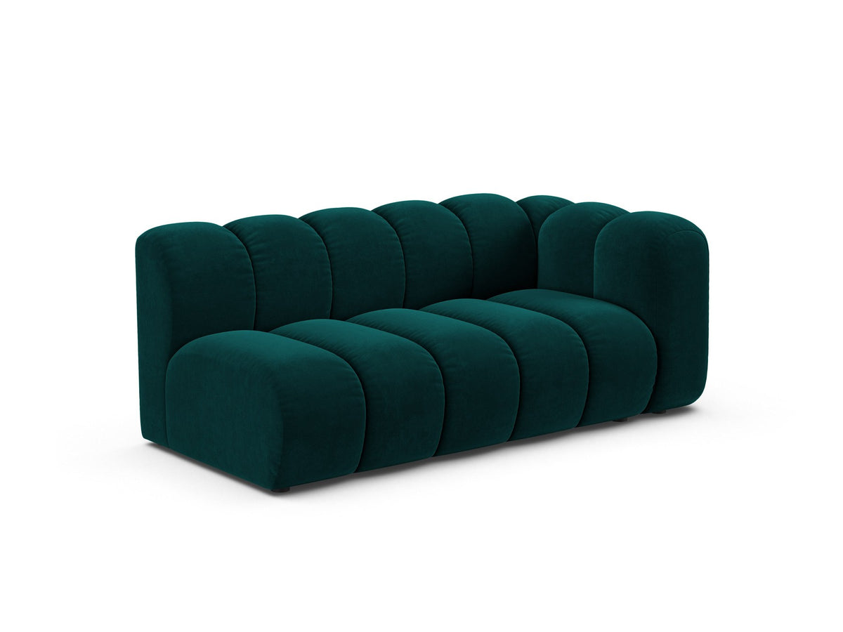 Lupine Dreisitzer von Micadoni, modulares Sofa in leichtem Beige mit Venus Samtstoff, schwarzen Kunststoffbeinen und rechter Ausrichtung.