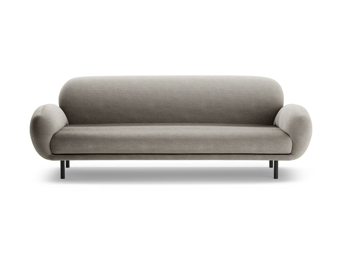 Weisses 3er Sofa Poppy von Micadoni mit strukturiertem Bouclé-Stoff, abgerundeter Silhouette und schlanken schwarzen Metallbeinen.