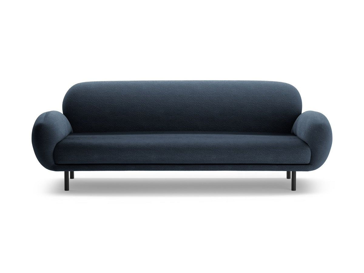Weisses 3er Sofa Poppy von Micadoni mit strukturiertem Bouclé-Stoff, abgerundeter Silhouette und schlanken schwarzen Metallbeinen.