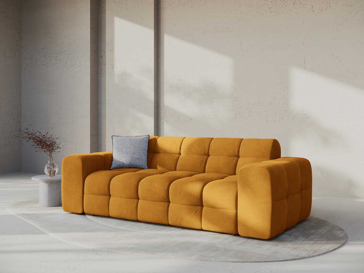 Elegantes Kendal Velour Sofa in senfgelbem Samt, ideal für stilvolle Wohnräume. Komfortables 3-Sitzer-Design von Micadoni.