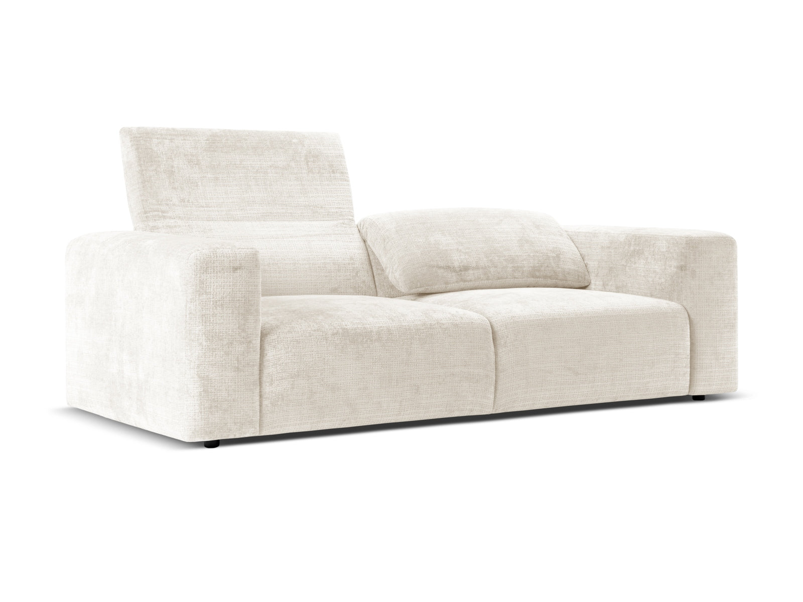 Erleben Sie das elegante Cruz Sofa 3 Sitzer von Micadoni – perfektes Möbelstück für Ihr Wohnzimmer, das modernes Design mit höchstem Komfort kombiniert.