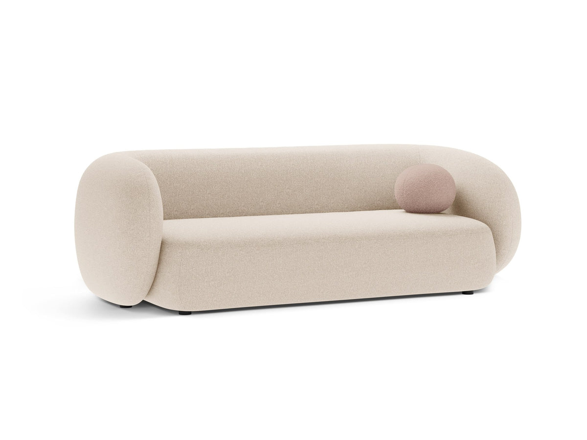 Weisses 3er Sofa Kate von Micadoni mit Bouclé-Stoffbezug, schwarzen Kunststoffbeinen und modularem Aufbau, Frontalansicht.