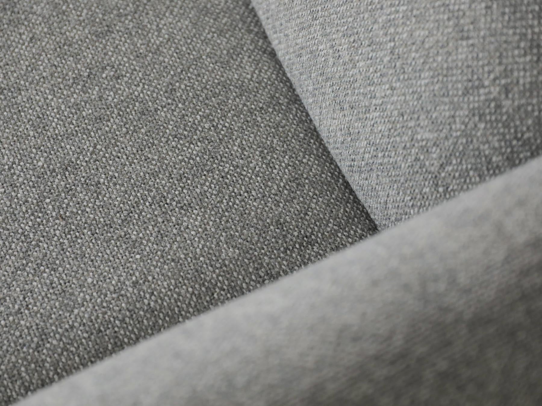 Stilvolles 3-Sitzer Sofa Montgri in zeitlosem Grau, perfekt für jedes Wohnzimmer, designed von Micadoni und erhältlich bei KAQTU.