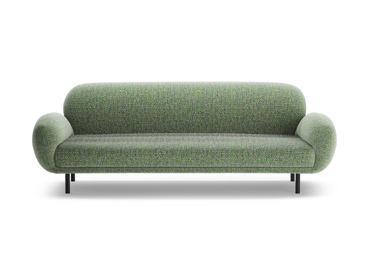 Weisses 3er Sofa Poppy von Micadoni mit strukturiertem Bouclé-Stoff, abgerundeter Silhouette und schlanken schwarzen Metallbeinen.