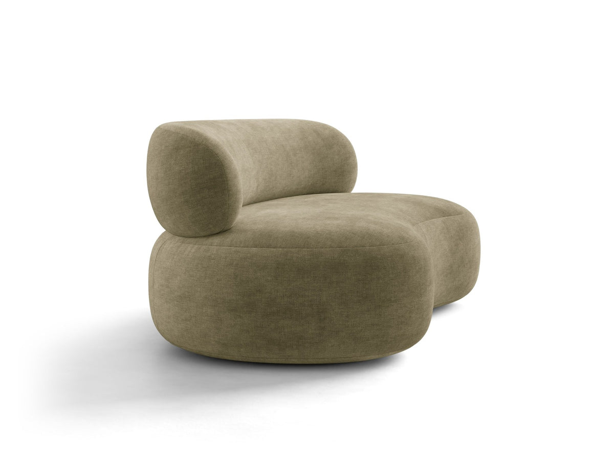Foto des Aura 3er Sofas von Micadoni in Leichtes beige, Chenille-Stoff Golden, geschwungene Rückenlehne, schwarze Kunststoffbeine.