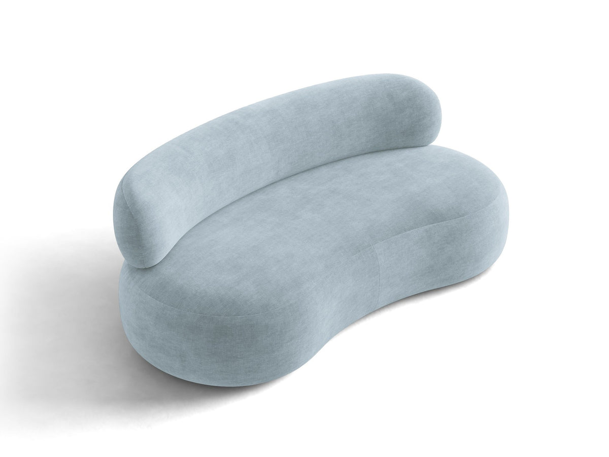 Foto des Aura 3er Sofas von Micadoni in Leichtes beige, Chenille-Stoff Golden, geschwungene Rückenlehne, schwarze Kunststoffbeine.