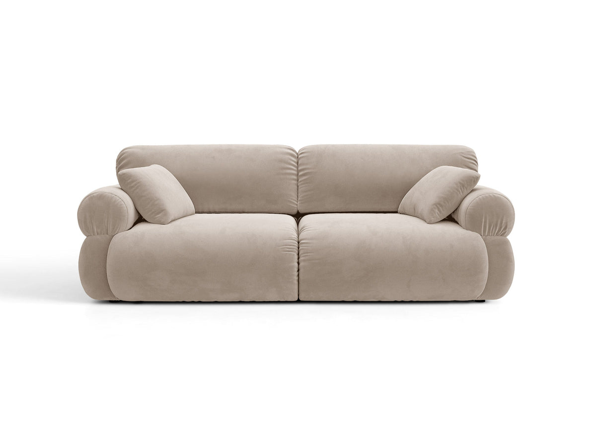 3er Sofa Ophelia von Micadoni in Beige mit Liberty Stoffbezug, niedriger Rückenlehne und schwarzen Kunststoffbeinen, modulare Bauweise sichtbar.