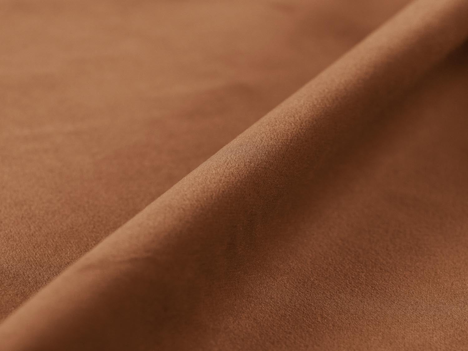Noomi Velour Sofa 3 Sitzer in Honey präsentiert im Onlineshop von KAQTU Design AG. 3er Sofa ist von Micadoni