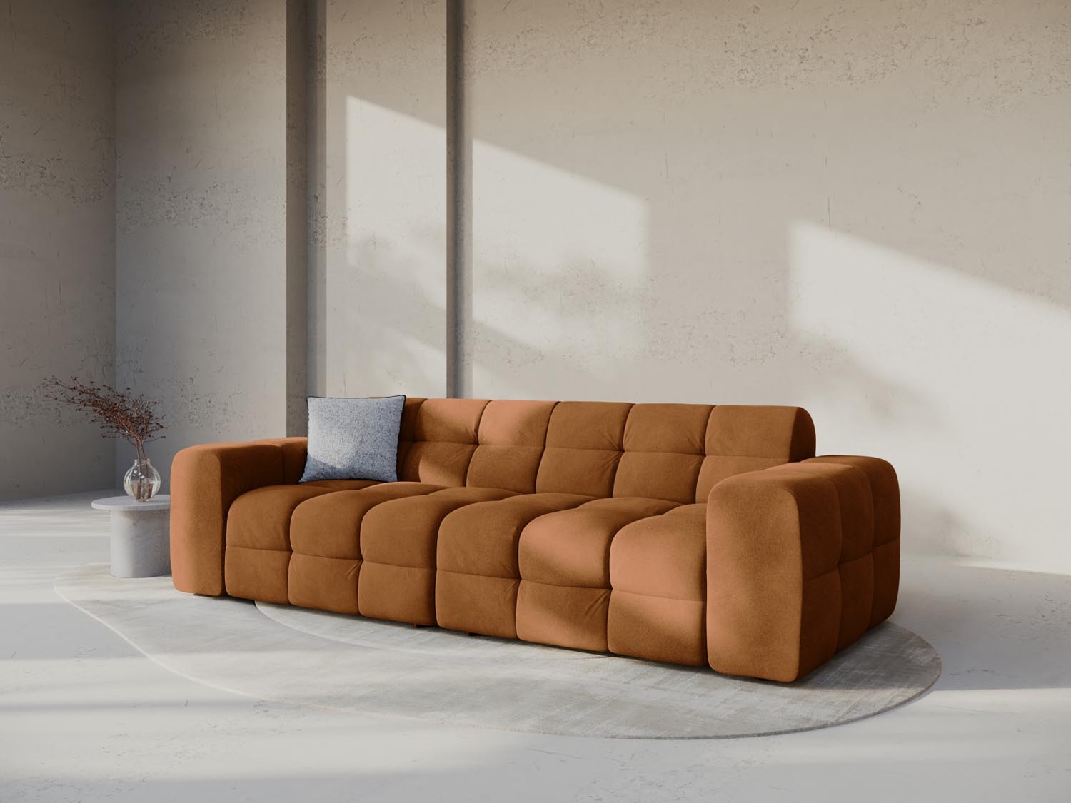Elegantes Kendal Velour Sofa in Camel, 4-Sitzer von Micadoni, ideal für stilvolle Wohnräume und gemütliche Abende.