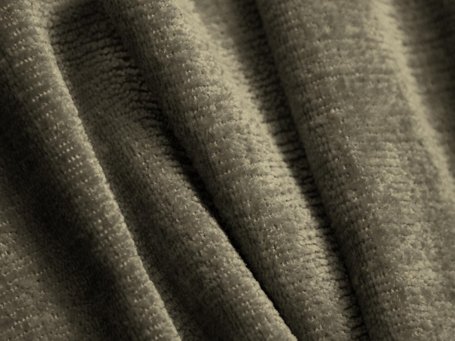 Stylisches 4-Sitzer Sofa Jenny von Micadoni in ansprechendem Grünton, perfekt für entspannte Abende und stilvolle Einrichtung.