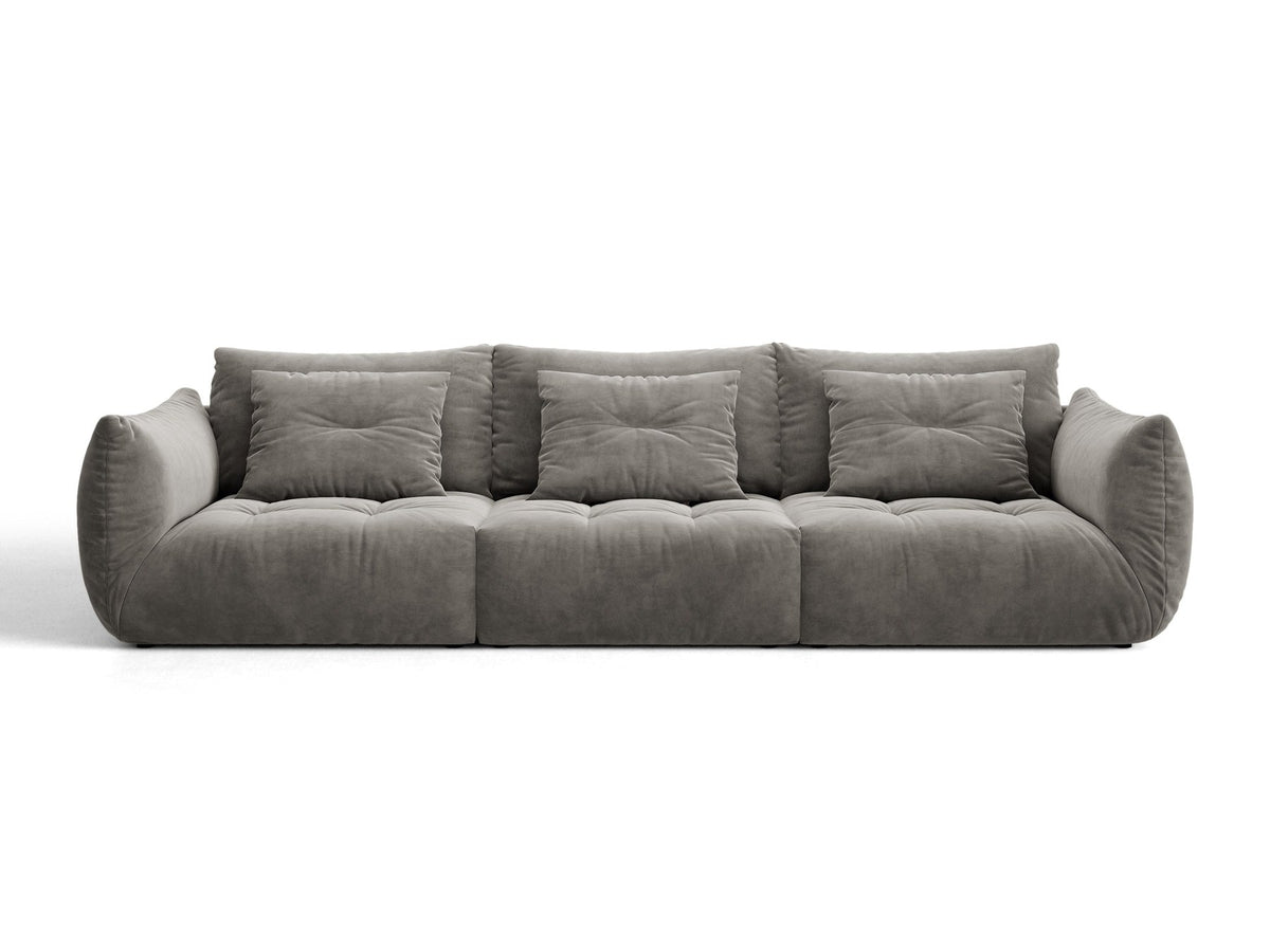 Modulares 4er Sofa Bloom von Micadoni in leichtem Beige, Bezug aus Casino-Velours, schwarze Kunststoffbeine, gepolsterte Rückenkissen.