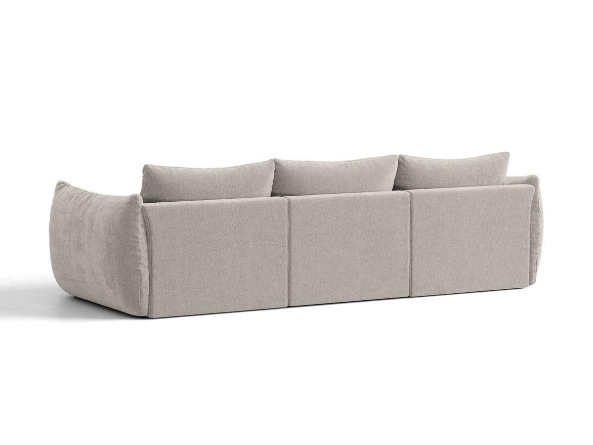 Modulares 4er Sofa Bloom von Micadoni in leichtem Beige, Bezug aus Casino-Velours, schwarze Kunststoffbeine, gepolsterte Rückenkissen.