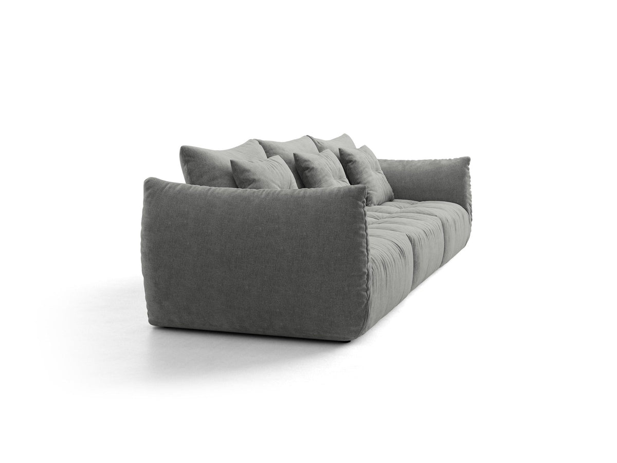 Modulares 4er Sofa Bloom von Micadoni in leichtem Beige, Bezug aus Casino-Velours, schwarze Kunststoffbeine, gepolsterte Rückenkissen.