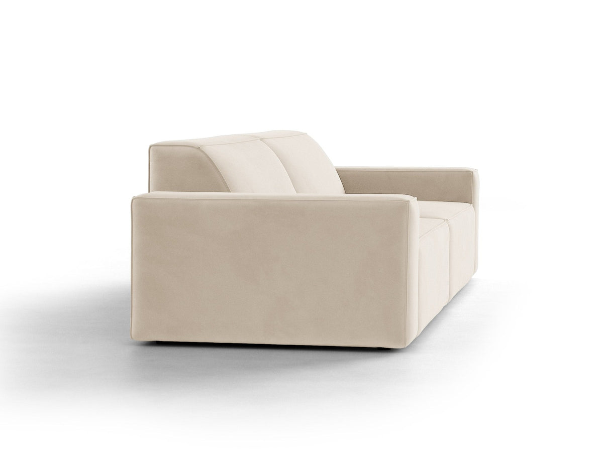 Modulares 4er Sofa Jodie von Micadoni in leichtem Beige mit Venus Samtstoff, schwarzen Kunststoffbeinen und niedriger Rückenlehne.