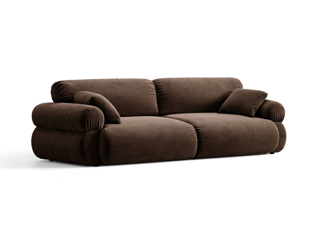 Beiges 4er Sofa Ophelia von Micadoni mit Liberty-Stoffbezug, niedriger Rückenlehne und schwarzen Kunststoffbeinen aus Polypropylen.
