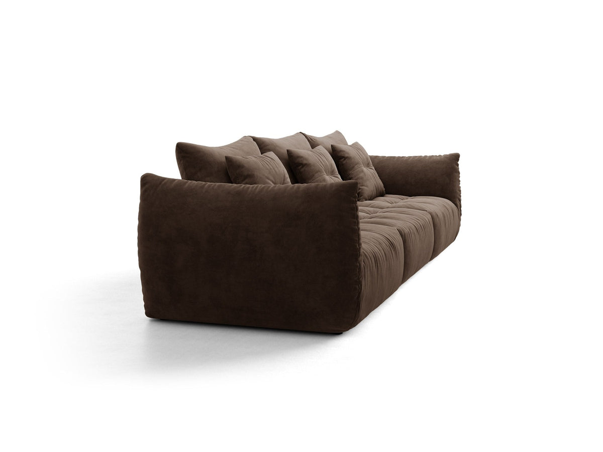 Modulares 4er Sofa Bloom von Micadoni in leichtem Beige, Bezug aus Casino-Velours, schwarze Kunststoffbeine, gepolsterte Rückenkissen.