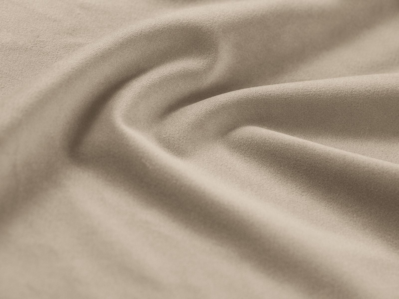 Stilvolles 4-Sitzer Sofa Jennifer in edlem Dunkelbeige, perfekt für gemütliche Abende und stilvolle Einrichtung in jedem Zuhause.