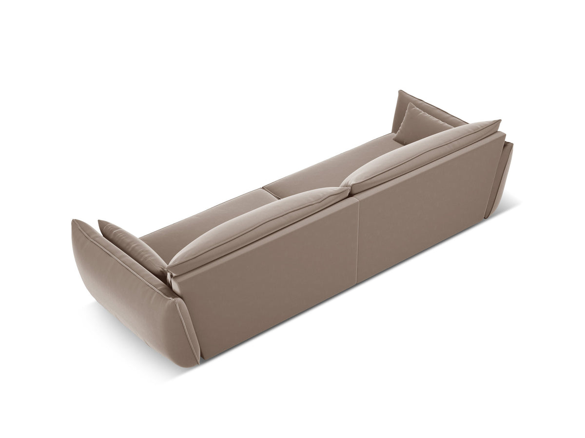 Kaelle Sofa 4 Sitzer in Cappuccino-Bluvel präsentiert im Onlineshop von KAQTU Design AG. 4er Sofa ist von Micadoni
