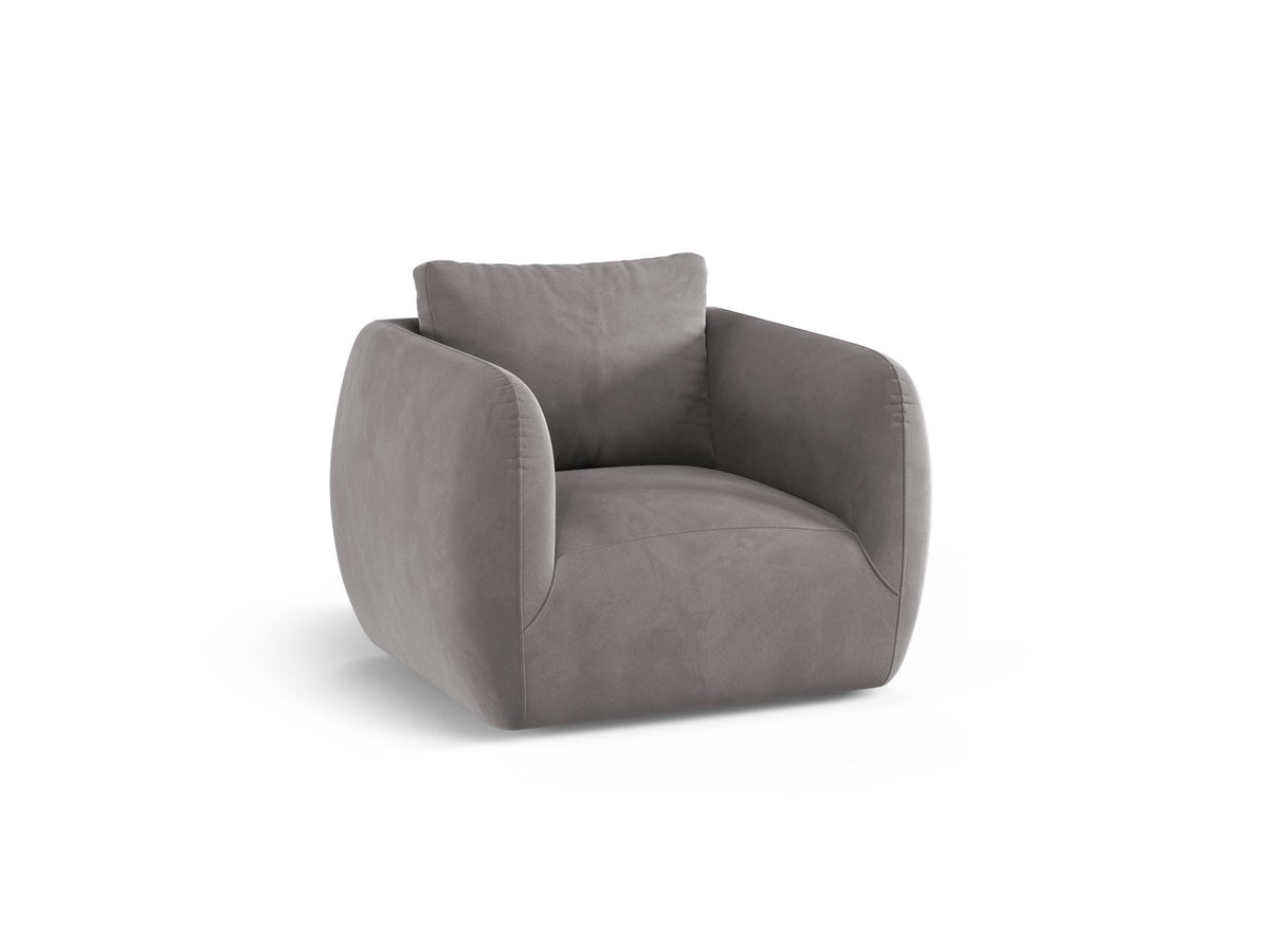 Weisser Armsessel Iga von Micadoni mit rundem Bouclé-Bezug, silbernen Metallbeinen und gepolsterter Rückenlehne, Studioaufnahme freigestellt.