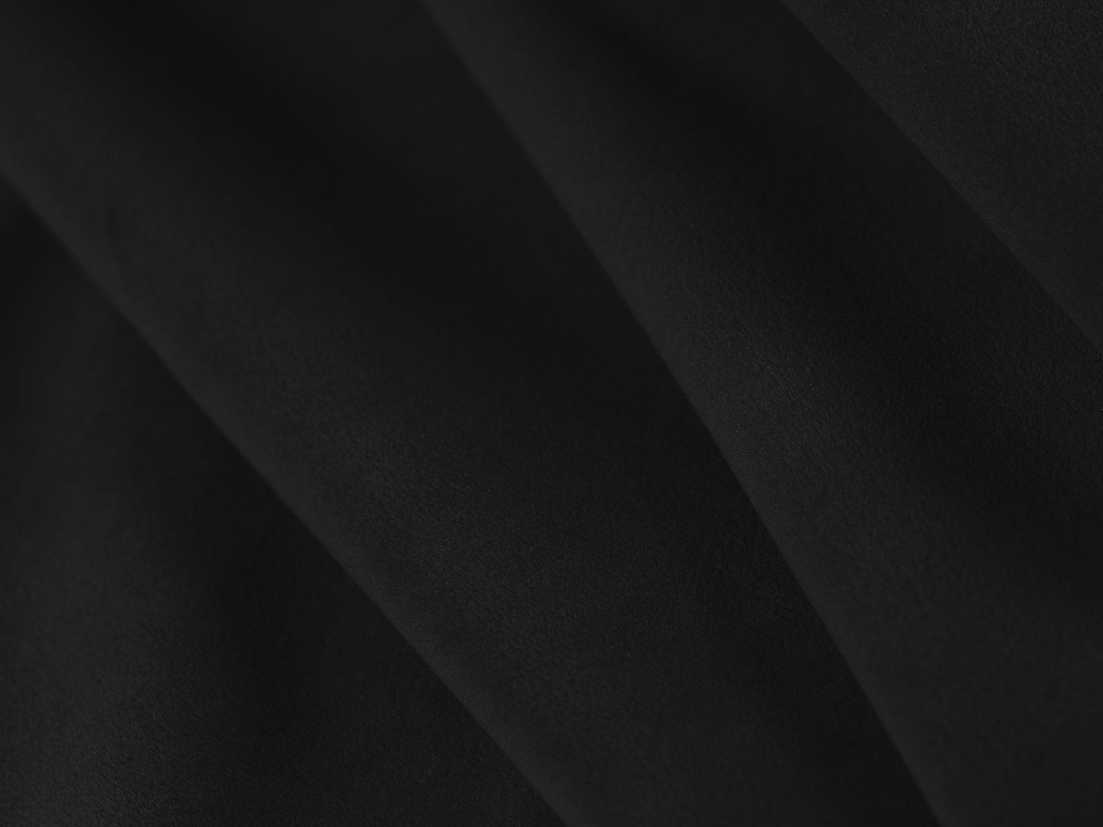 Stylischer 1-Sitzer Sessel Tove in klassischem Schwarz, perfekt für stilvolle Interiors. Bequem und modern, ideal für entspannte Stunden.