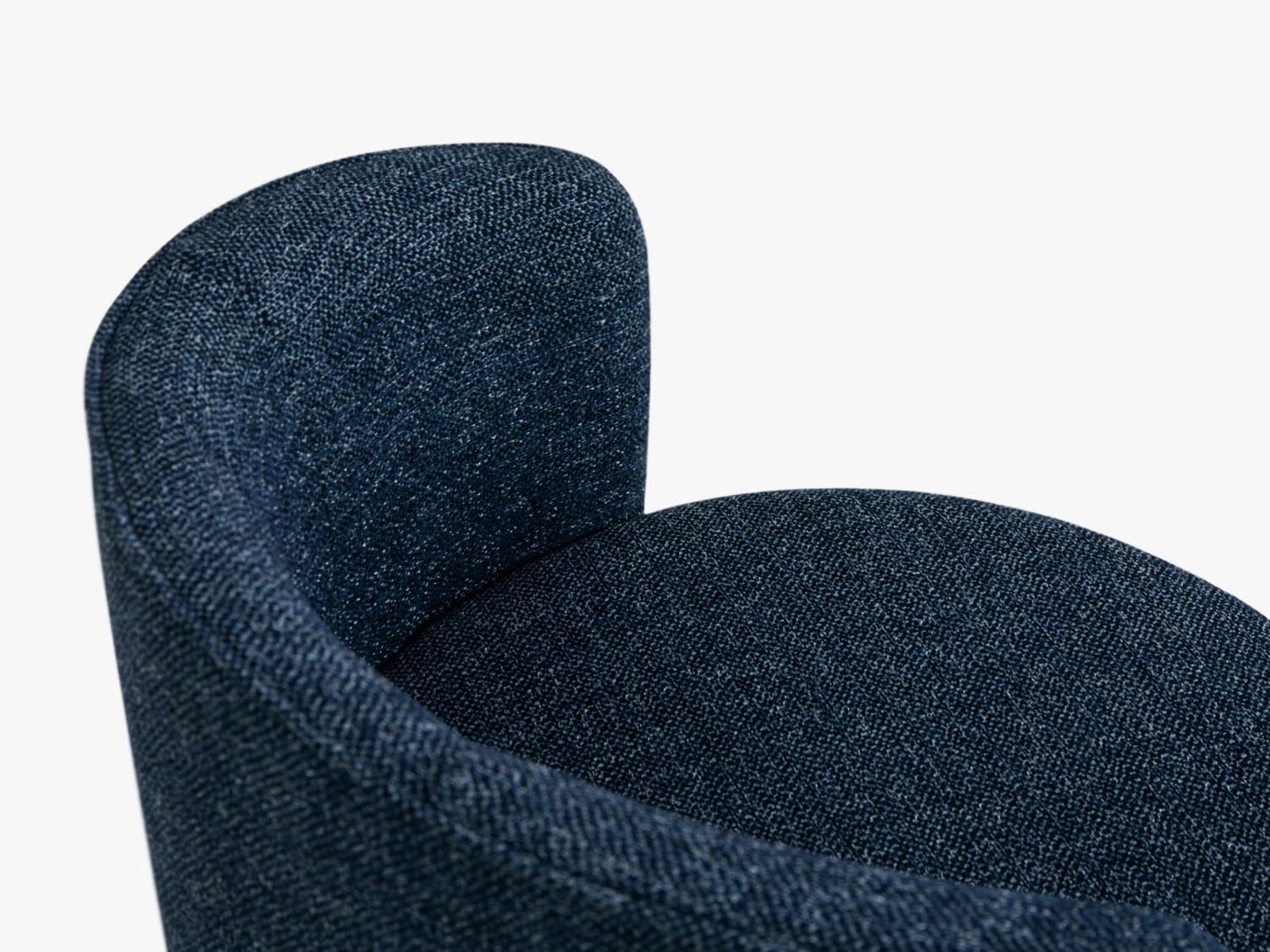 Entdecken Sie den eleganten Golda Sessel 1 Sitzer von Micadoni – ein luxuriöser Velours-Sessel, perfekt für stilvolle Wohnräume und entspannte Stunden.