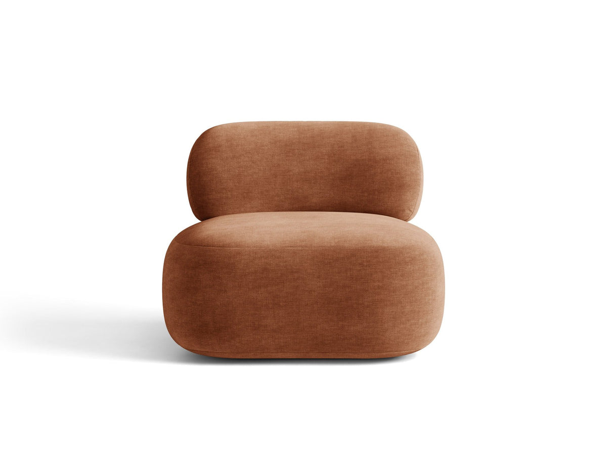Drehbarer Sessel Aura von Micadoni mit gepolsterter Sitzfläche in Leichtes beige, Chenille-Stoff und schwarzem Stahlgestell auf Drehteller.