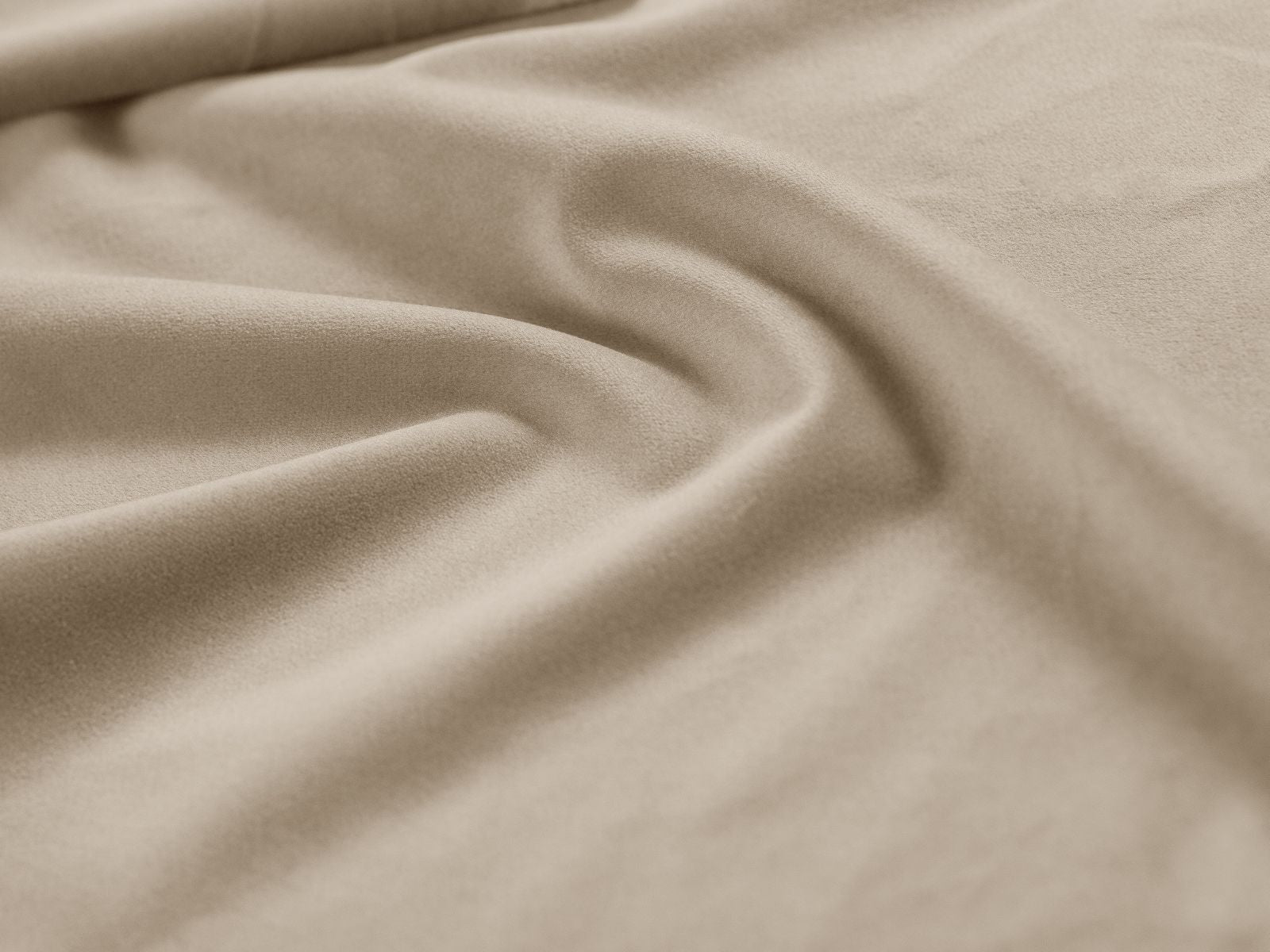 Moderner Drehsessel Letizia in zartem Beige, perfekt für gemütliche Abende und als stilvolles Möbelstück in Ihrem Zuhause.