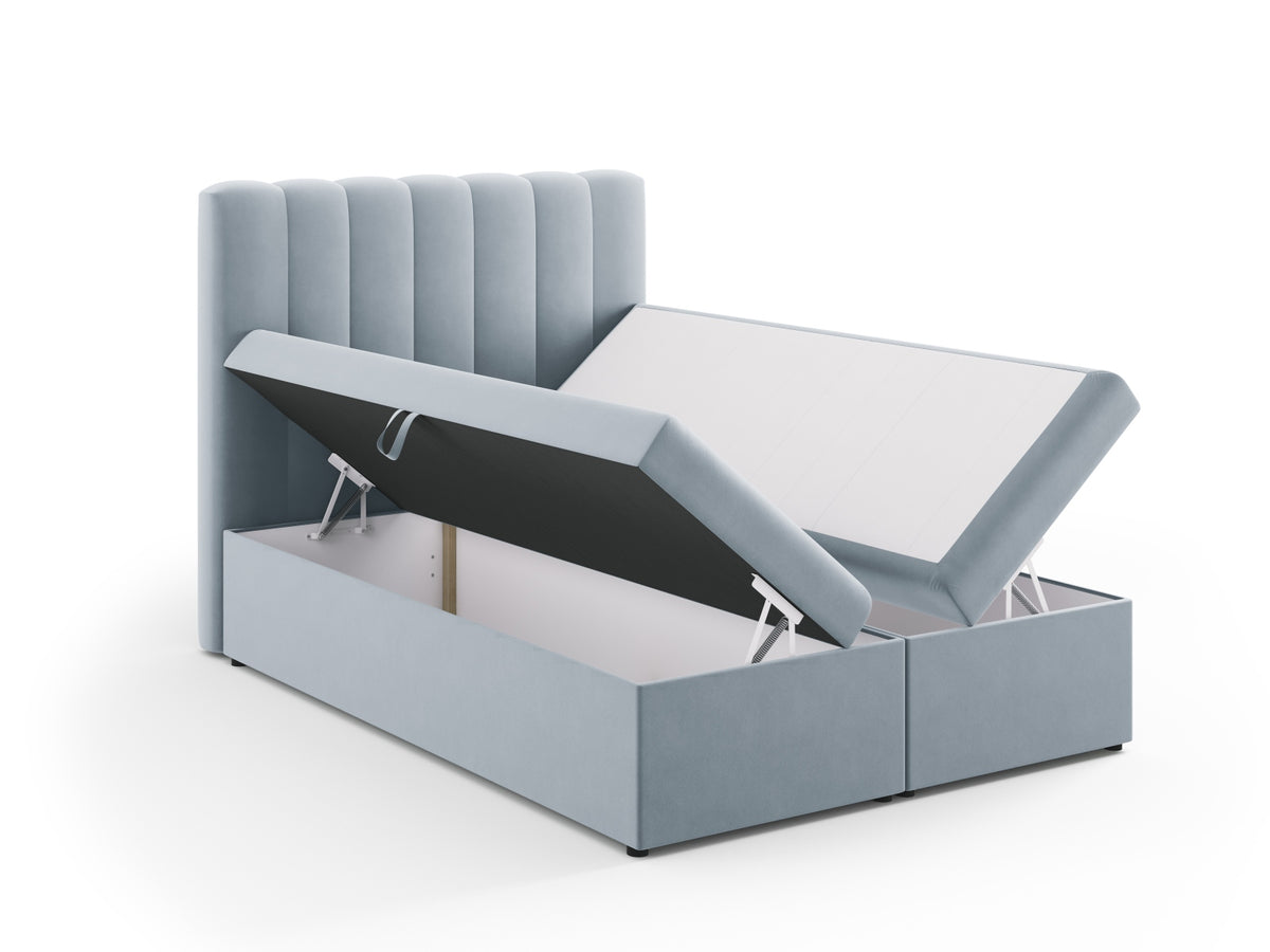 Kelp Boxspringbett Set 140cm: Headboard + Box Springs/Matratze + Matratze Topper in Light Blue-Bluvel präsentiert im Onlineshop von KAQTU Design AG. Bett ist von Micadoni