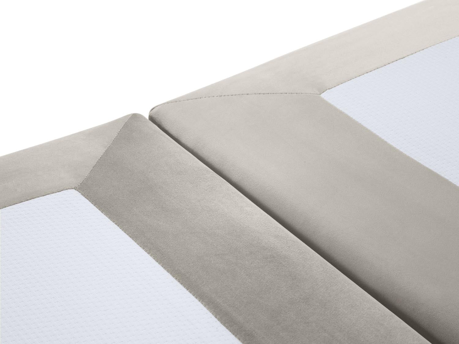 Erleben Sie den eleganten Whale Velour Base Gold von Micadoni – ideal für anspruchsvolle Wohnräume und entspannte Stunden. Ein Must-Have für Ihr Zuhause!