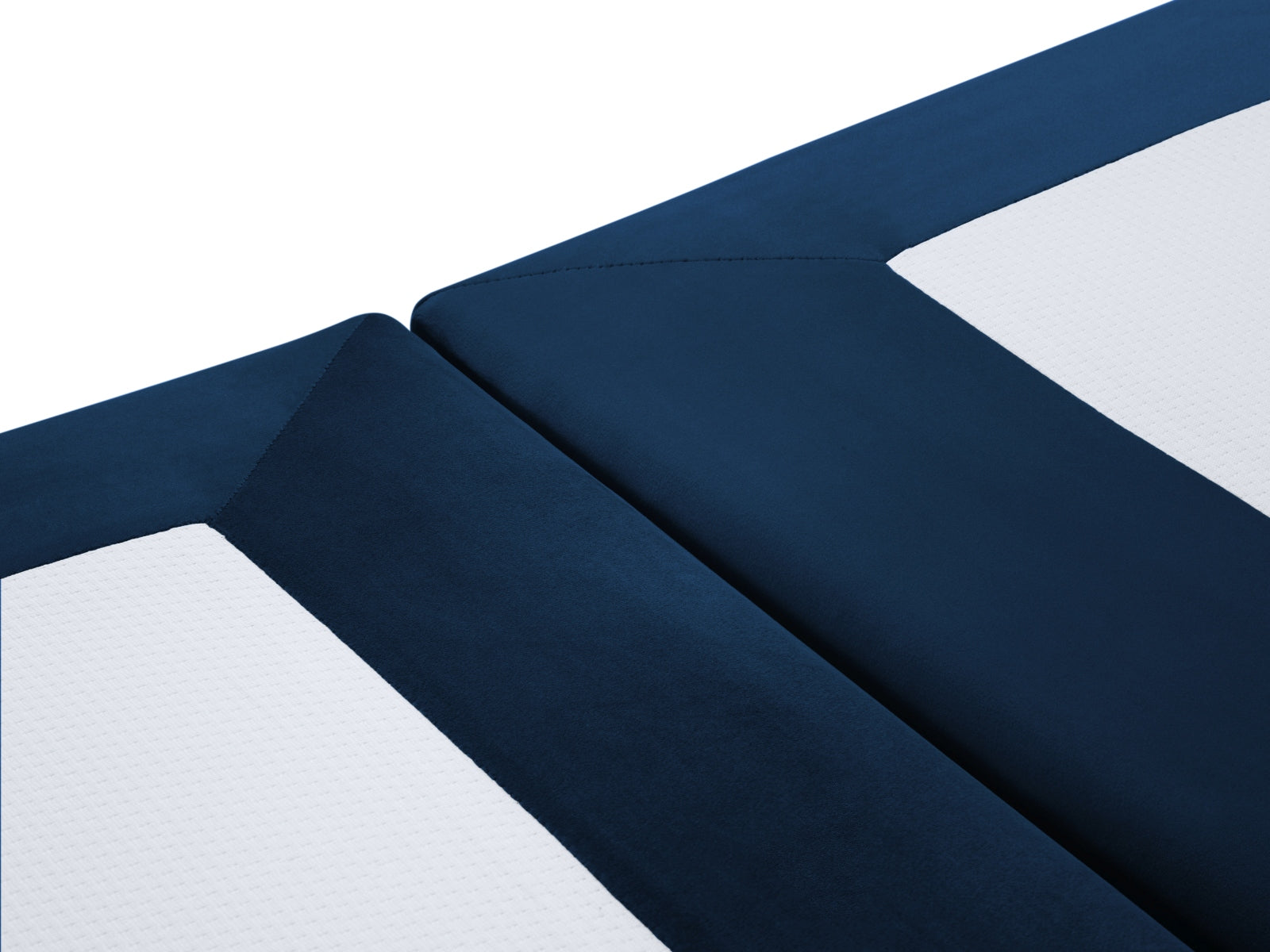 Entdecken Sie den luxuriösen Whale Velour Base Gold von Micadoni – perfekt für stilvolle Interiors und gemütliche Momente. Ein echtes Wohn-Highlight!
