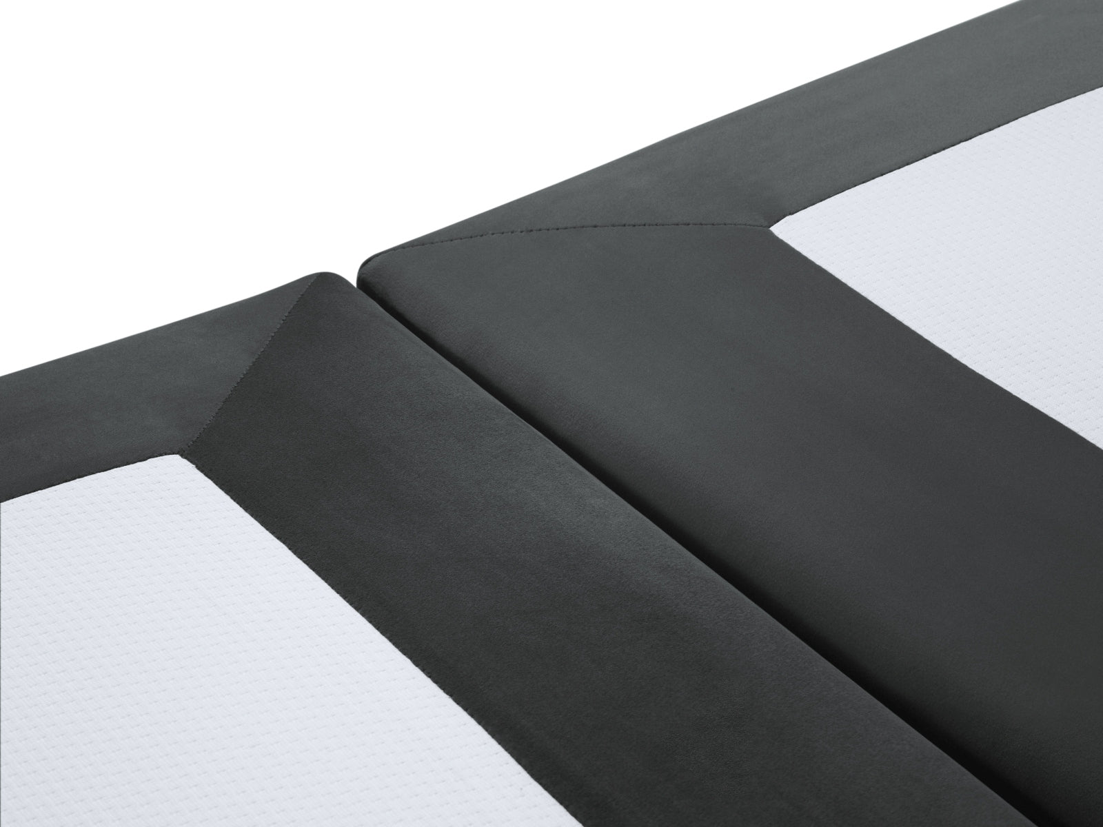 Entdecken Sie den luxuriösen Whale Velour Base Gold von Micadoni – perfekt für stilvolle Interiors und gemütliche Momente. Ein echtes Wohn-Highlight!