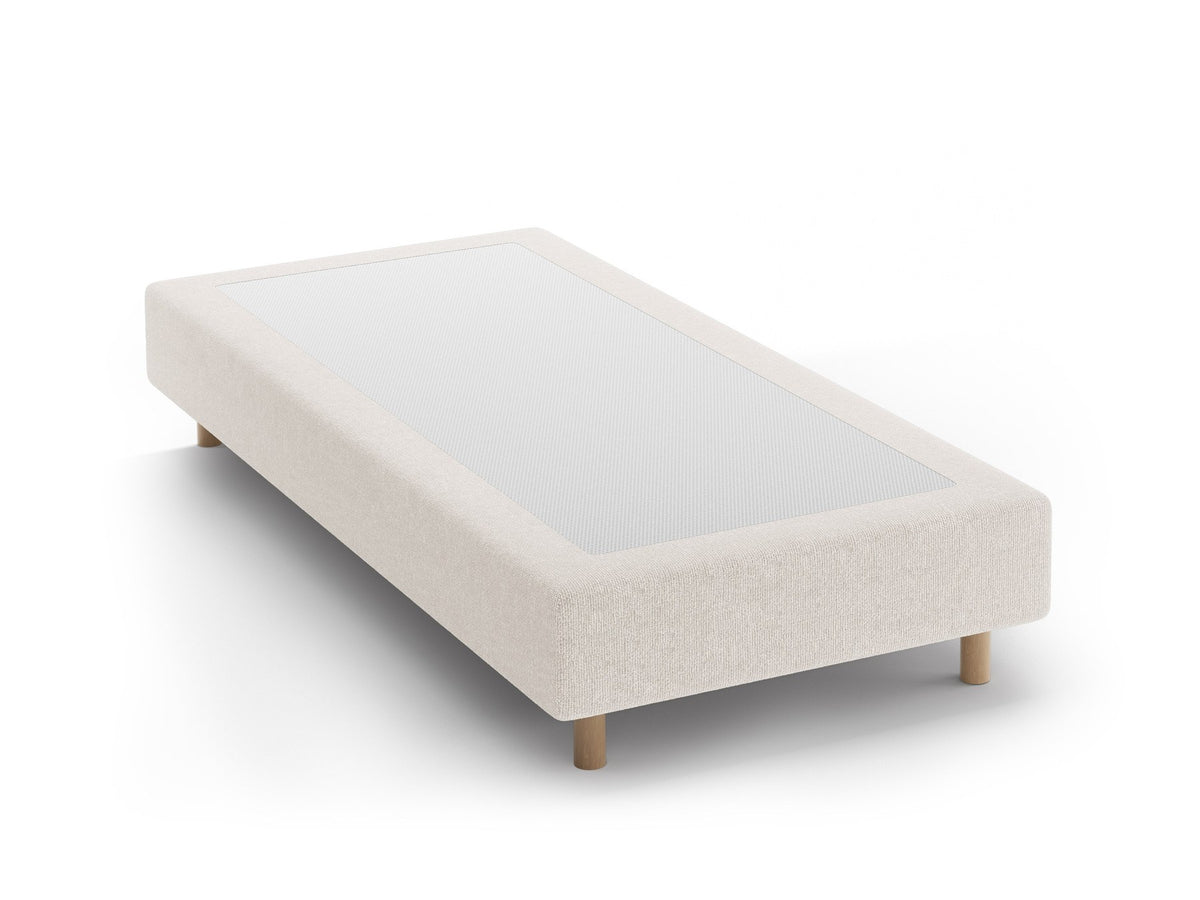 Bettgestell Whale von Micadoni in leichtem Beige, Chenille-Stoff mit 3D-Struktur, Beine aus natürlichem Buchenholz, kopfteillose Form.