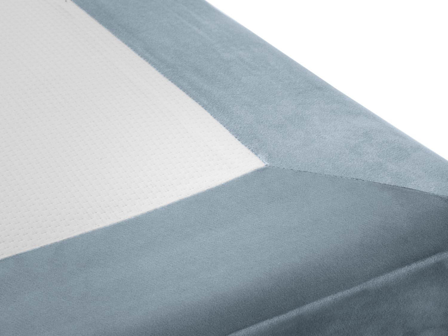 Entdecken Sie den luxuriösen Whale Velour Base Gold von Micadoni – perfekt für stilvolle Interiors und gemütliche Momente. Ein echtes Wohn-Highlight!