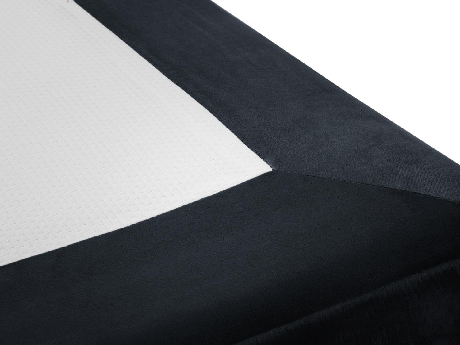Entdecken Sie den luxuriösen Whale Velour Base Gold von Micadoni – perfekt für stilvolle Interiors und gemütliche Momente. Ein echtes Wohn-Highlight!